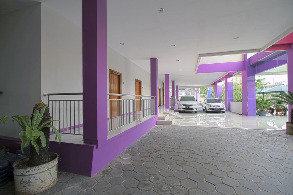 Twin Star Surakarta (Solo)